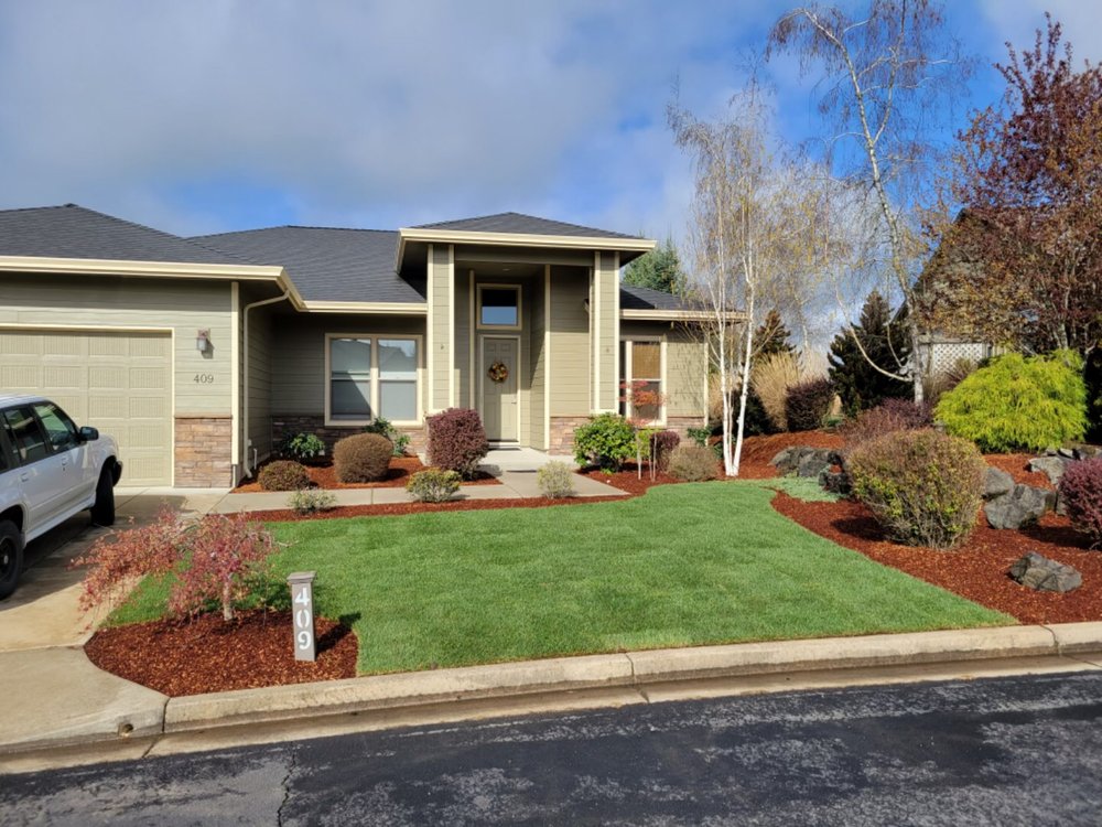 EMERALD LAWNS Updated August 2024 25 Photos Roseburg, Oregon