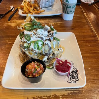 Guy Fieri's - These are the nachos. - American Near Me - Cancún, ROO