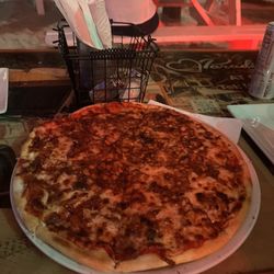 Paradise Club Lounge Bar & Restaurant - Barbecue Chicken Pizza!! delicious!!