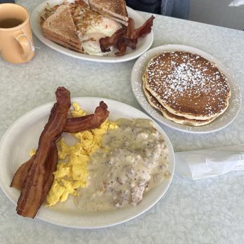 Joni's Diner - Country Combo and griddle combo plates - Diners Near Me - Lake Geneva, Wisconsin Joni's Diner - Country Combo and griddle combo plates - Diners Near Me - Lake Geneva, Wisconsin
