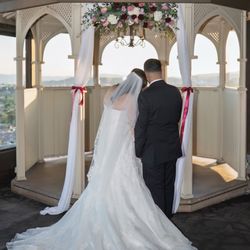 Fanny's Flowers - Flowers and Drapes by Fanny's Flowers