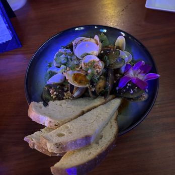 Mini Bar Seattle - Mussels and clams - Bars Near Me - Seattle, Washington