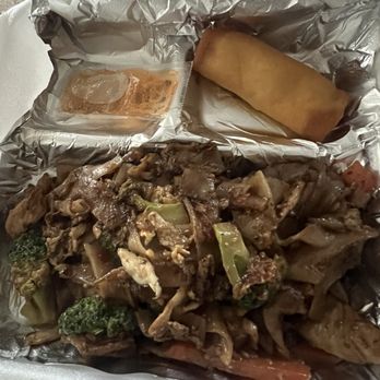 Tuk Tuk Thai Kitchen - L-3 Pad See Ew (lunch portion) veggie egg roll included - Thai Near Me - Houston, Texas