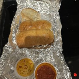 Garlic Rolls with Marinara Sauce