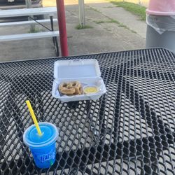 Bears Drive-Inn - Blue Raspberry Frazil And Pretzel