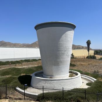 WORLDS LARGEST PAPER CUP - Updated October 2025 - 17 Photos & 11 ...