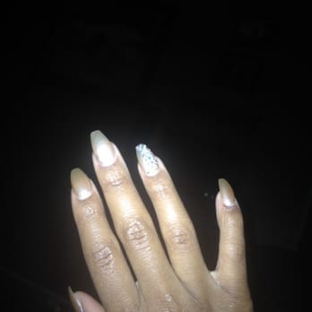 Royal Nails - I love this place, I've been up here for a few years and this is the best nail shop I have been to. - Nail Salons Near Me - Hesperia, California