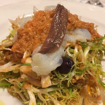 7 Portes - Salad with anchovy & fresh sashimi cod.  Dressing is tossed and it was fresh and filling as a starter. - Mediterranean Near Me - Barcelona, B