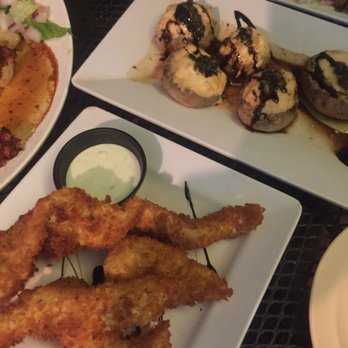 Moons Bar & Tapas - Mero bites and Stuffed mushrooms - Wine Bars Near Me - Lajas, Puerto Rico