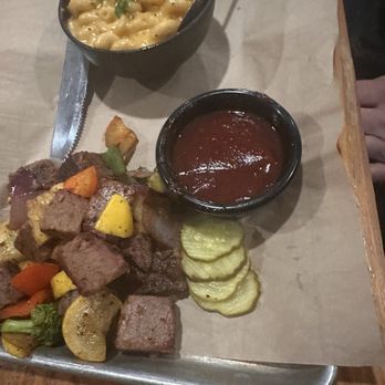 Blackstone Gastropub - Burnt ends with macaroni and cheese. - New American Near Me - Joplin, Missouri