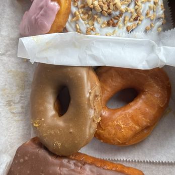 Round Rock Donuts - Malle, cinnamon roll, strawberry, Bavarian cream - Bakeries Near Me - Round Rock, Texas Round Rock Donuts - Malle, cinnamon roll, strawberry, Bavarian cream - Bakeries Near Me - Round Rock, Texas