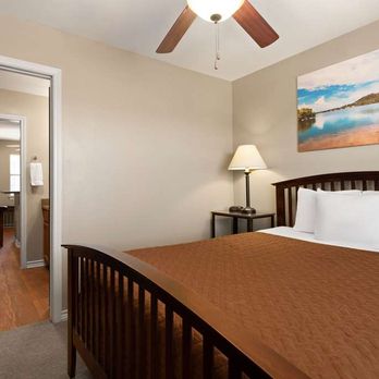 Eagle's Den Suites - Cotulla - Suite - Hotels Near Me - Cotulla, Texas