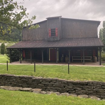 Maker's Mark Distillery - Tours Near Me - Loretto, Kentucky Maker's Mark Distillery - Tours Near Me - Loretto, Kentucky