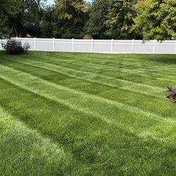 Rey’s Lawn Mowing Service