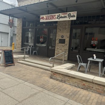 Mason's Famous Lobster Rolls - Austin - Outside (7/24/24) - Seafood Near Me - Austin, Texas Mason's Famous Lobster Rolls - Austin - Outside (7/24/24) - Seafood Near Me - Austin, Texas