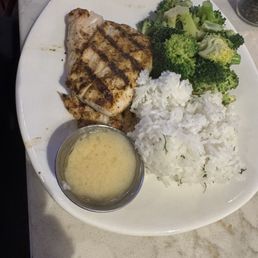 Grilled Mahi Mahi with jasmine rice and broccoli Grilled Mahi Mahi with jasmine rice and broccoli