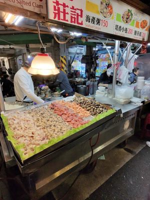 Liuhe Night Market by null