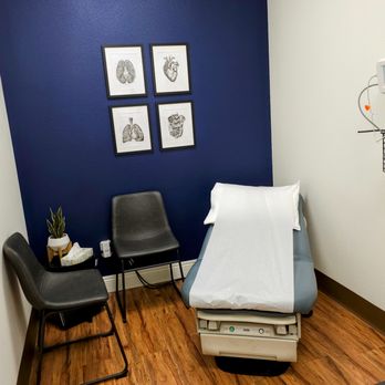 TruMedical Care - From the elegant decor to the state-of-the-art facilities, this exam room embodies a commitment to excellence in healthcare - Family Practice Near Me - Clovis, California TruMedical Care - From the elegant decor to the state-of-the-art facilities, this exam room embodies a commitment to excellence in healthcare - Family Practice Near Me - Clovis, California