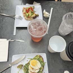 Avocado toast & turkey pesto sandwich Avocado toast & turkey pesto sandwich