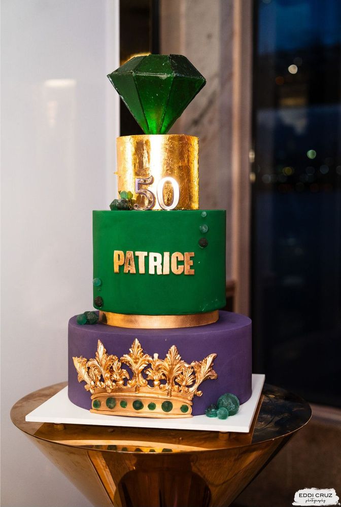 A's Exquisite Cakes Logo