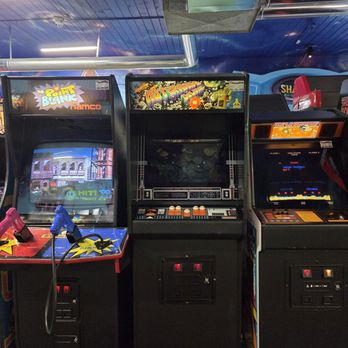 Shankz 3D Black Light Mini Golf and Pizza - Retro arcade machines - Mini Golf Near Me - Chehalis, Washington