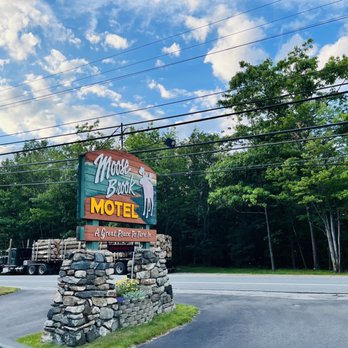 Moose Brook Motel - sign - Hotels Near Me - Gorham, New Hampshire