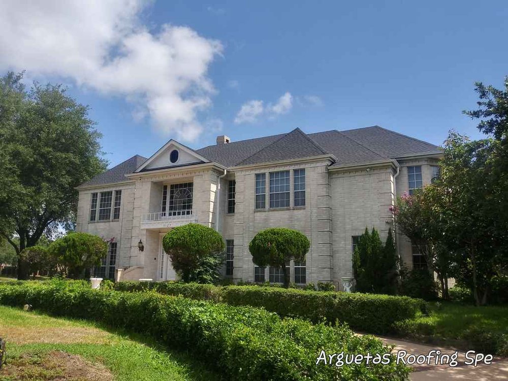 Slide of Argueta's Roofing Specialist