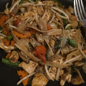 Siam Thai Cuisine - Chicken pad kee mao - Thai Near Me - Mobile, Alabama