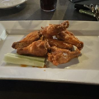 Grainsley's Kitchen + Drinks - Bone-in Wings - Cocktail Bars Near Me - Warwick, Rhode Island