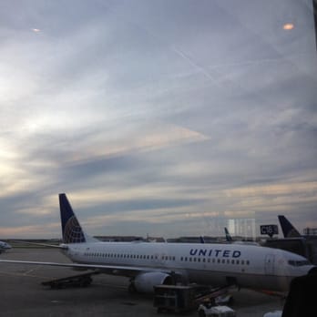 United Club Lounge - Airport Lounges Near Me - Des Plaines, Illinois United Club Lounge - Airport Lounges Near Me - Des Plaines, Illinois