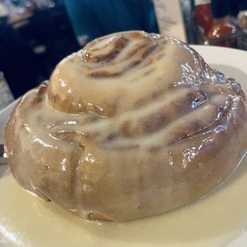 Brunch Snob - Giant WARM cinnamon roll - Breakfast & Brunch Near Me - Phoenix, Arizona