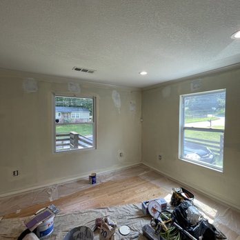 Roly Home Services - Living room (before) - Painters Near Me