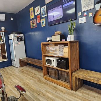 Paramount Barbers - classic look of a barbershop - Barbers Near Me - Paramount, California Paramount Barbers - classic look of a barbershop - Barbers Near Me - Paramount, California