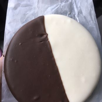 Simma's Bakery - Bakeries Near Me - Wauwatosa, Wisconsin