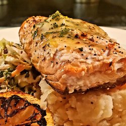 Henry's Pub - Salmon