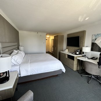 Crowne Plaza Costa Mesa Orange County - Room - Hotels Near Me - Costa Mesa, California Crowne Plaza Costa Mesa Orange County - Room - Hotels Near Me - Costa Mesa, California