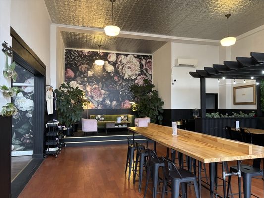 Greenhouse Coffee + Plants by null