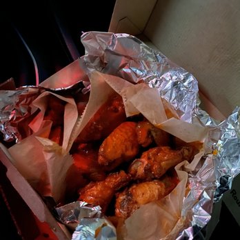 Round Table Pizza - 6 Wings - Pizza Near Me - Hanford, California