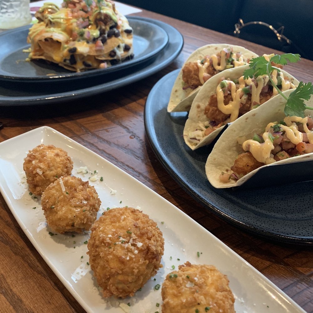 Palette Bar & Grill - Mushrooms, fish tacos and pork nachos - Cocktail Bars Near Me - Madison, Wisconsin Palette Bar & Grill - Mushrooms, fish tacos and pork nachos - Cocktail Bars Near Me - Madison, Wisconsin