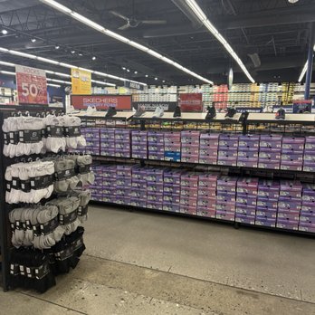 SKECHERS Factory Outlet - Shoe Stores Near Me - Cabazon, California