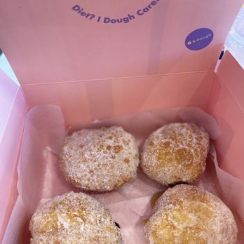 Dot & Dough - Belgian Chocolate Filled Mala, Vanilla Filled Mala, Mango Milkshake Filled Mala, Taiwanese Brown Sugar Filled Mala - Desserts Near Me - Eastvale, California Dot & Dough - Belgian Chocolate Filled Mala, Vanilla Filled Mala, Mango Milkshake Filled Mala, Taiwanese Brown Sugar Filled Mala - Desserts Near Me - Eastvale, California