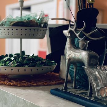 Queen Massage - Queen's complimentary goodies. - Massage Near Me - Los Alamitos, California Queen Massage - Queen's complimentary goodies. - Massage Near Me - Los Alamitos, California
