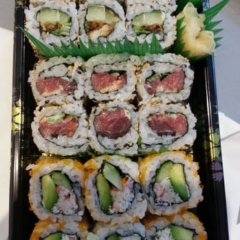 Sushiology - California roll bottom, spicy tuna and crab roll. 6 to a roll - Sushi Bars Near Me - London, XGL Sushiology - California roll bottom, spicy tuna and crab roll. 6 to a roll - Sushi Bars Near Me - London, XGL