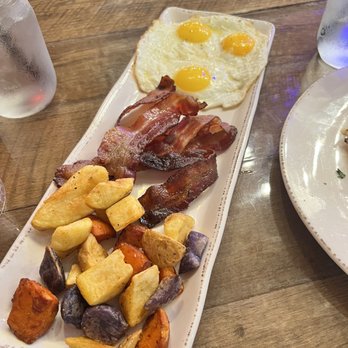 Sun Diner - Million Dollar Quartet - Diners Near Me - Gatlinburg, Tennessee