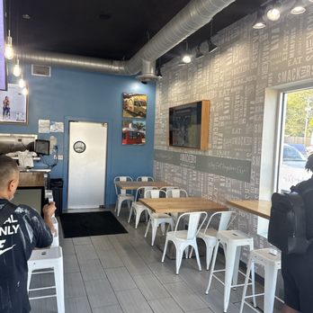 Smackers - Inside seating - Burgers Near Me - Memphis, Tennessee
