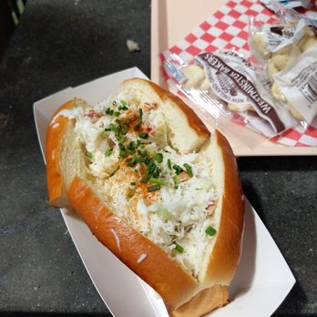 Pike Place Chowder - Dungeoness Crab Roll. Quite small for the price, lacking in flavor. An easy pass. - Seafood Near Me - Seattle, Washington Pike Place Chowder - Dungeoness Crab Roll. Quite small for the price, lacking in flavor. An easy pass. - Seafood Near Me - Seattle, Washington