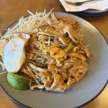 Big Mango Bangkok Kitchen & Bar - Pad Thai - Thai Near Me - Riverton, Utah Big Mango Bangkok Kitchen & Bar - Pad Thai - Thai Near Me - Riverton, Utah