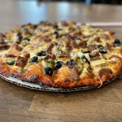 The Crust Pizza - ParkTowne Village - Isn't that a nice looking pie? A 10" sausage and olive pizza. Delicious!
