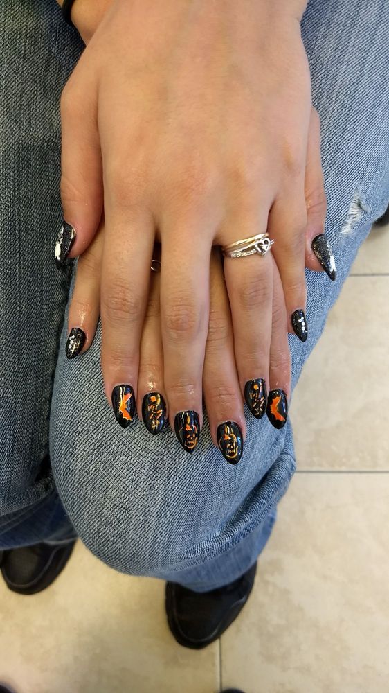 Expo Nails & Tanning Logo