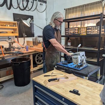 BladeWright - Dell sharpening my knife in shop - Knife Sharpening Near Me